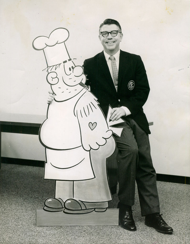 Mort Walker sits with Cookie Jowls, a character from his comic strip series